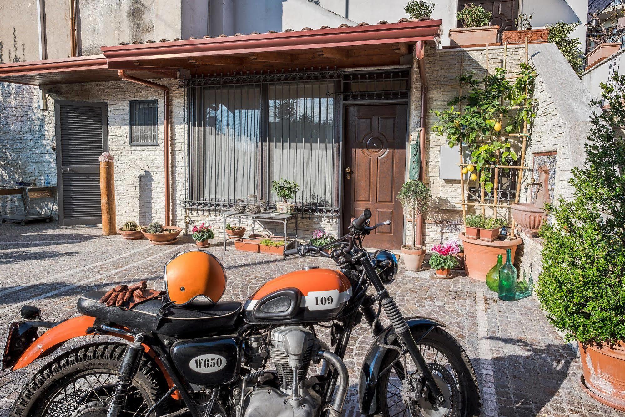 La Casa Di Plinio Bed & Breakfast 4*